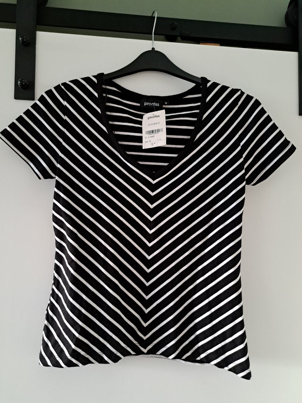 Nieuw zwart dames t-shirt V-hals maat M. Promiss, Kleding | Dames, Maat 38/40 (M), Promiss, Zwart, Nieuw