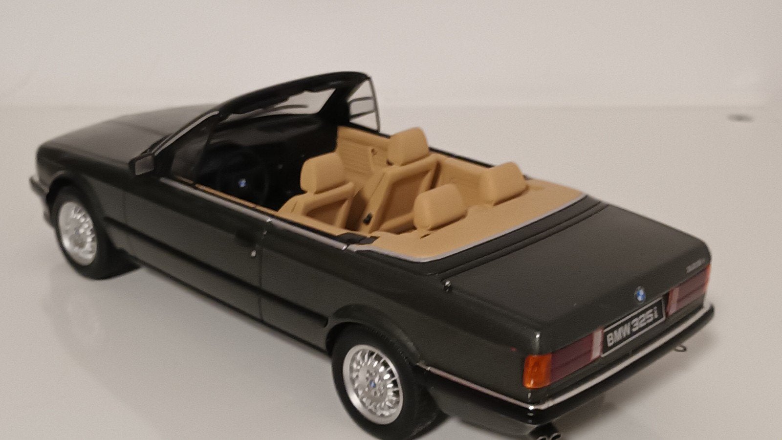 1:18 BMW E30 325i cabrio ottomobile, Ophalen of Verzenden, Zo goed als nieuw, Auto, OttOMobile