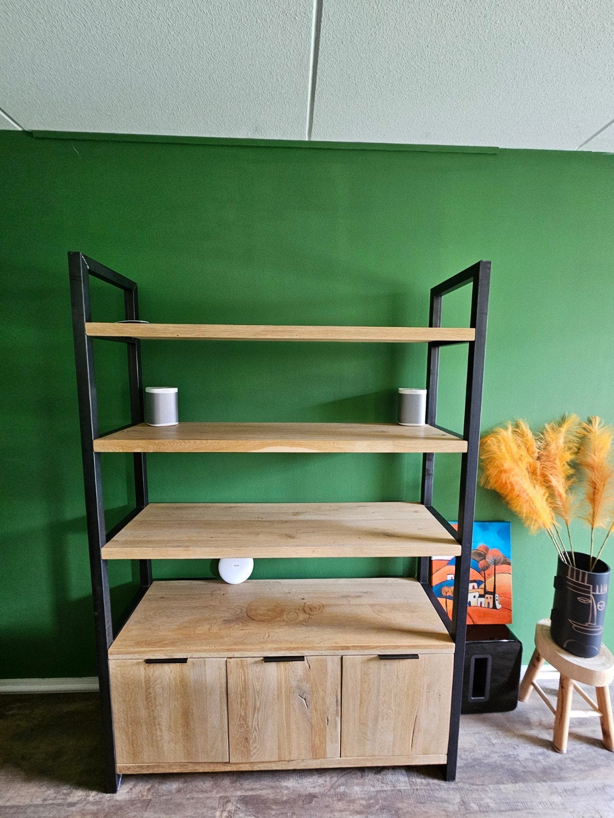 Wandkast hout met zwart ijzer, Ophalen, Gebruikt