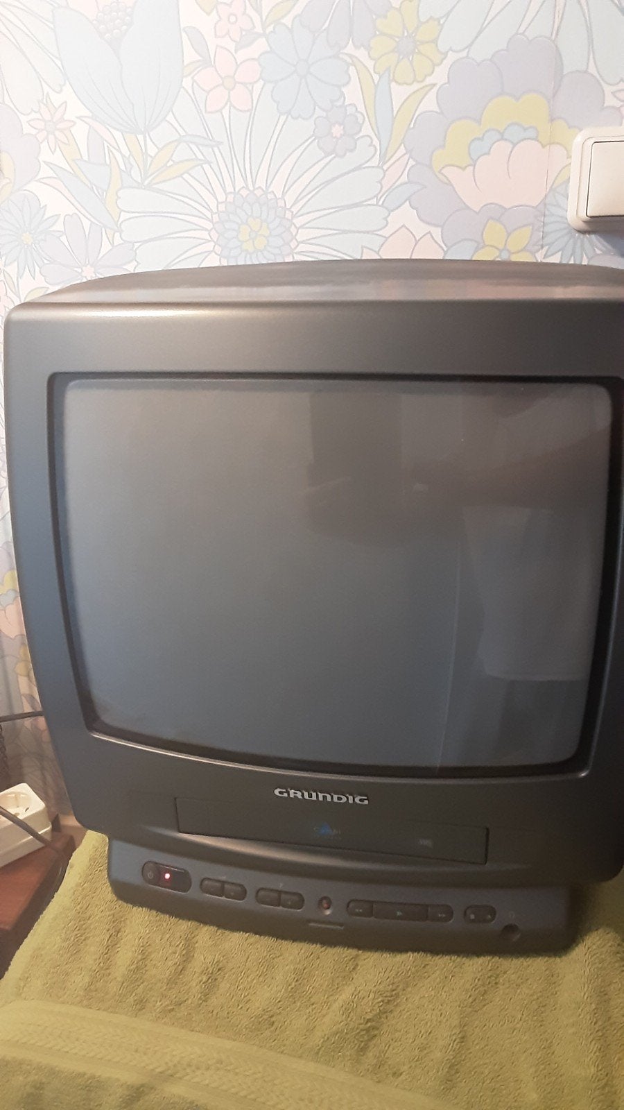 Grundig draagbare tv 37 cm. Video werkt niet., Audio, Tv en Foto, Televisies, Ophalen, 50 Hz, Grundig