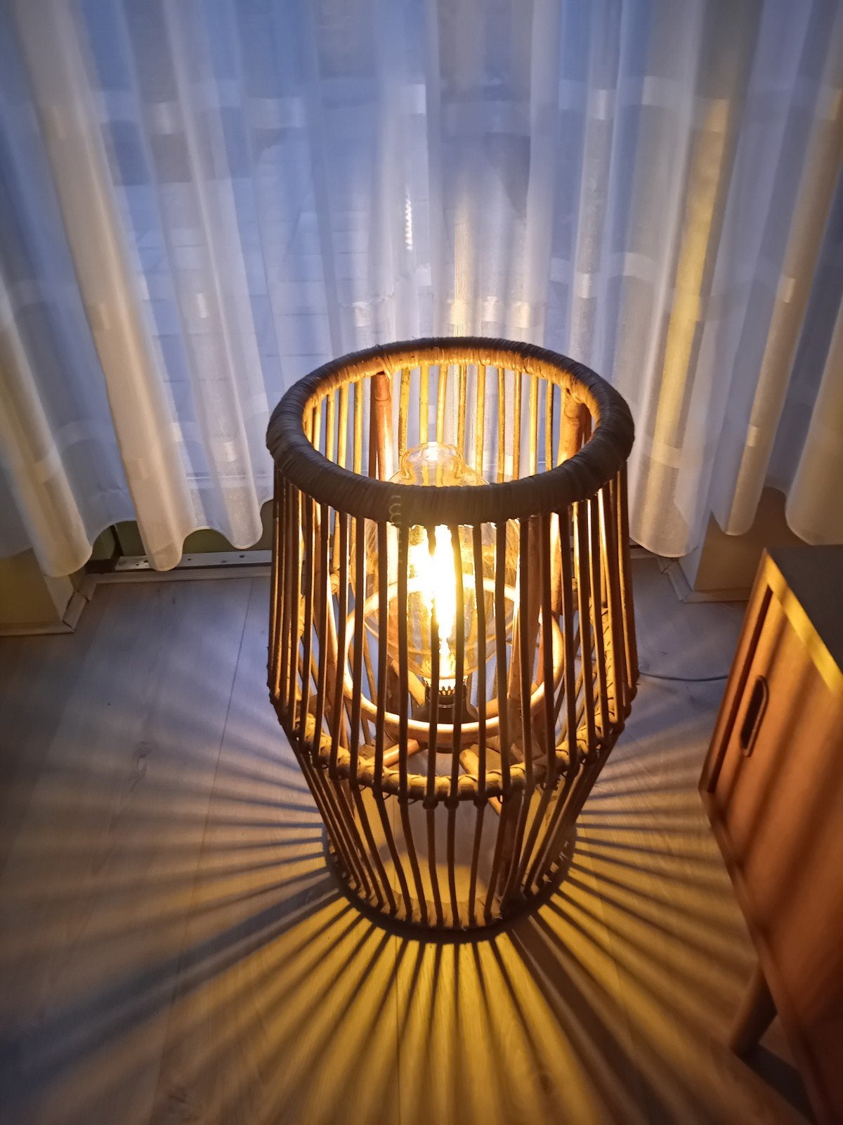 Rotan vloerlamp, Huis en Inrichting, Lampen | Vloerlampen, Ophalen, Zo goed als nieuw, 150 tot 200 cm