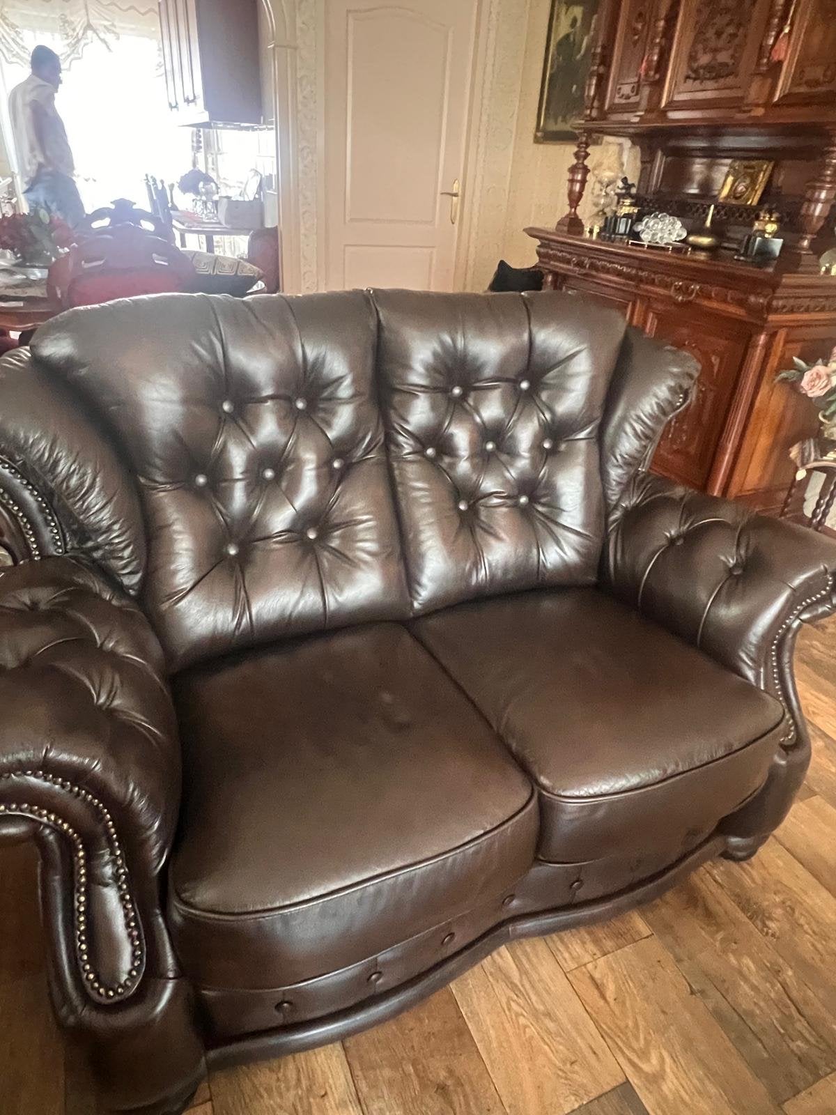 Luxe bruine leren tweezitsbank - Chesterfield stijl, Ophalen, 150 tot 200 cm, Tweepersoons, Zo goed als nieuw