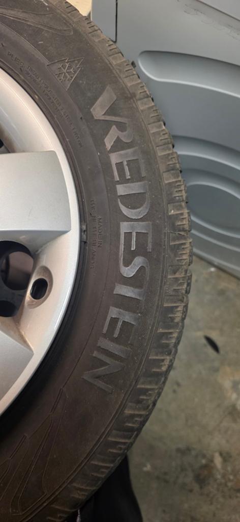 Vredestein Snowtrac 3 Winterbanden met Velgen 195/65 R15, Ophalen, Gebruikt