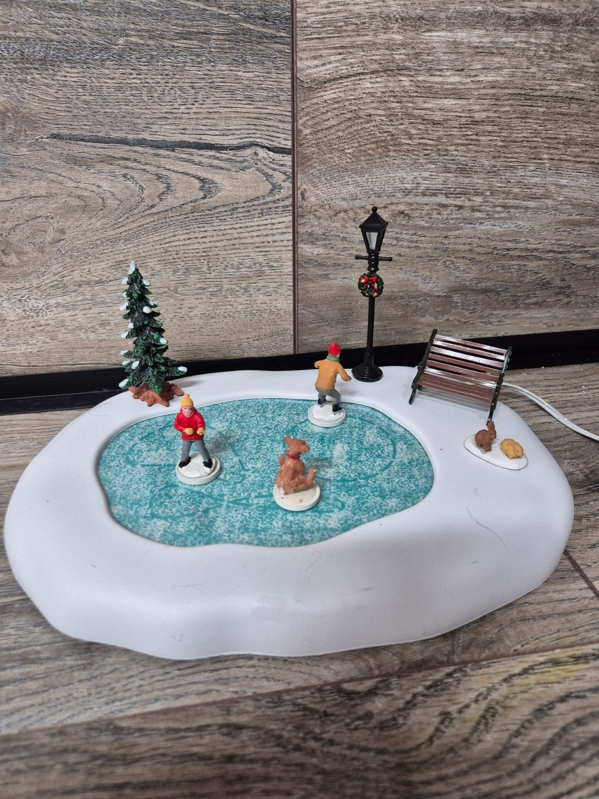 lemax schaatsbaan bewegend kerstdorp kersthuisjes, Ophalen of Verzenden, Zo goed als nieuw