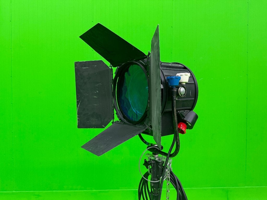 4x Strand  Quartzcolor Studio Fresnel 2KW Pole Operated, Ophalen, Gebruikt, Licht