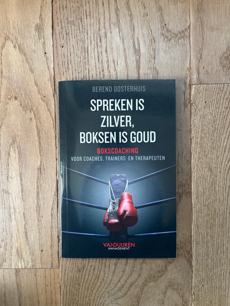 Berend Oosterhuis - Spreken is zilver, boksen is goud, Ophalen of Verzenden, Zo goed als nieuw, Berend Oosterhuis