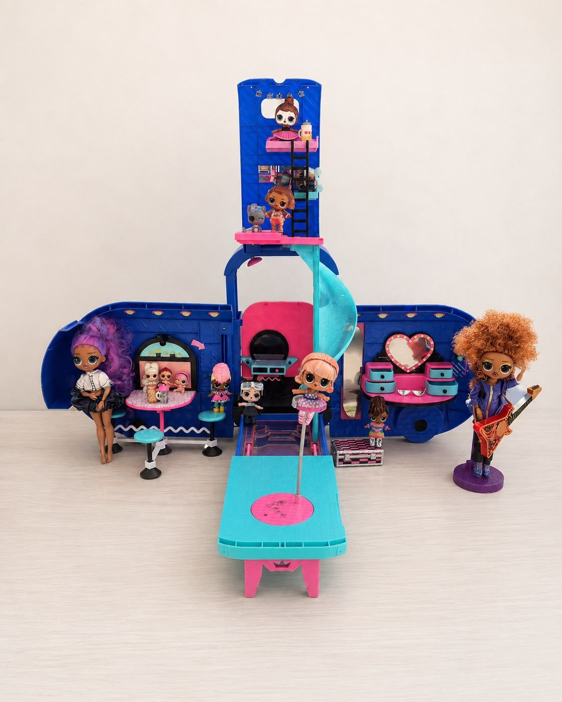 L.O.L. Surprise O.M.G. Glamper met poppen en accessoires, Ophalen of Verzenden, Zo goed als nieuw, Poppenhuis