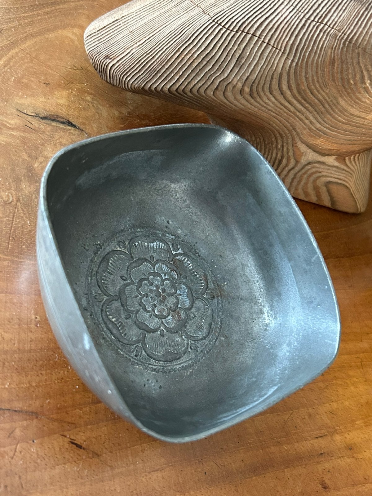 Vintage tinnen wijnproeversschaaltje met Tudor-roos, Antiek en Kunst, Antiek | Tin, Ophalen of Verzenden