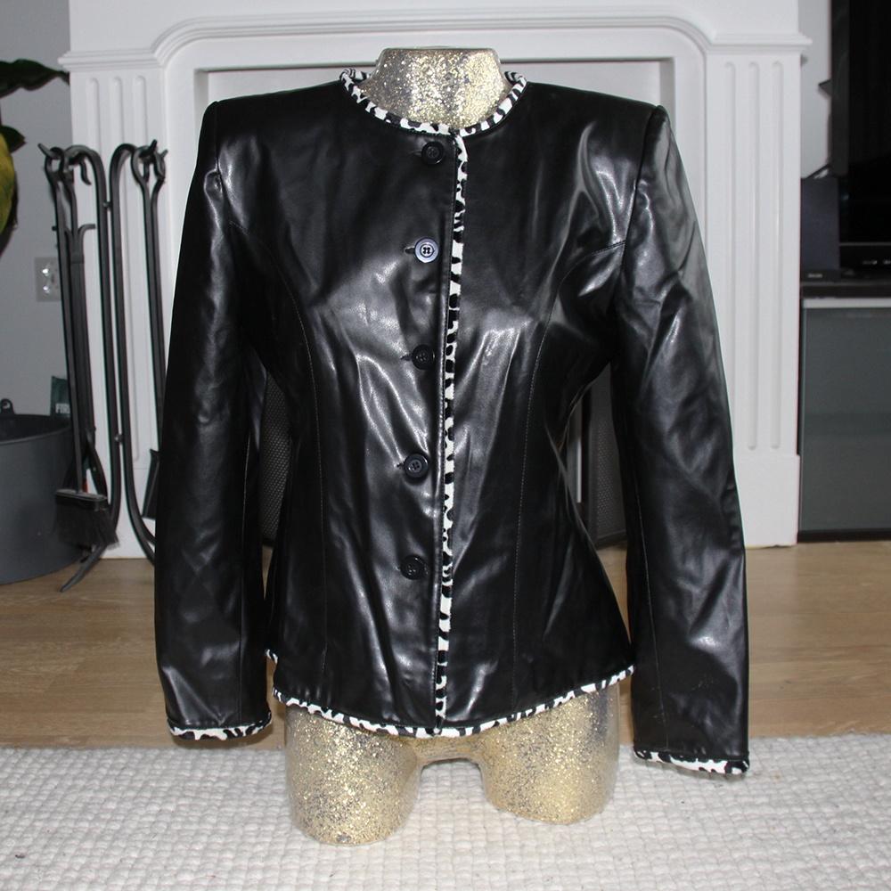 Mooi Gina Umberto Jasje (M) € 25,-, Maat 38/40 (M), Zwart, Ophalen of Verzenden, Jasje