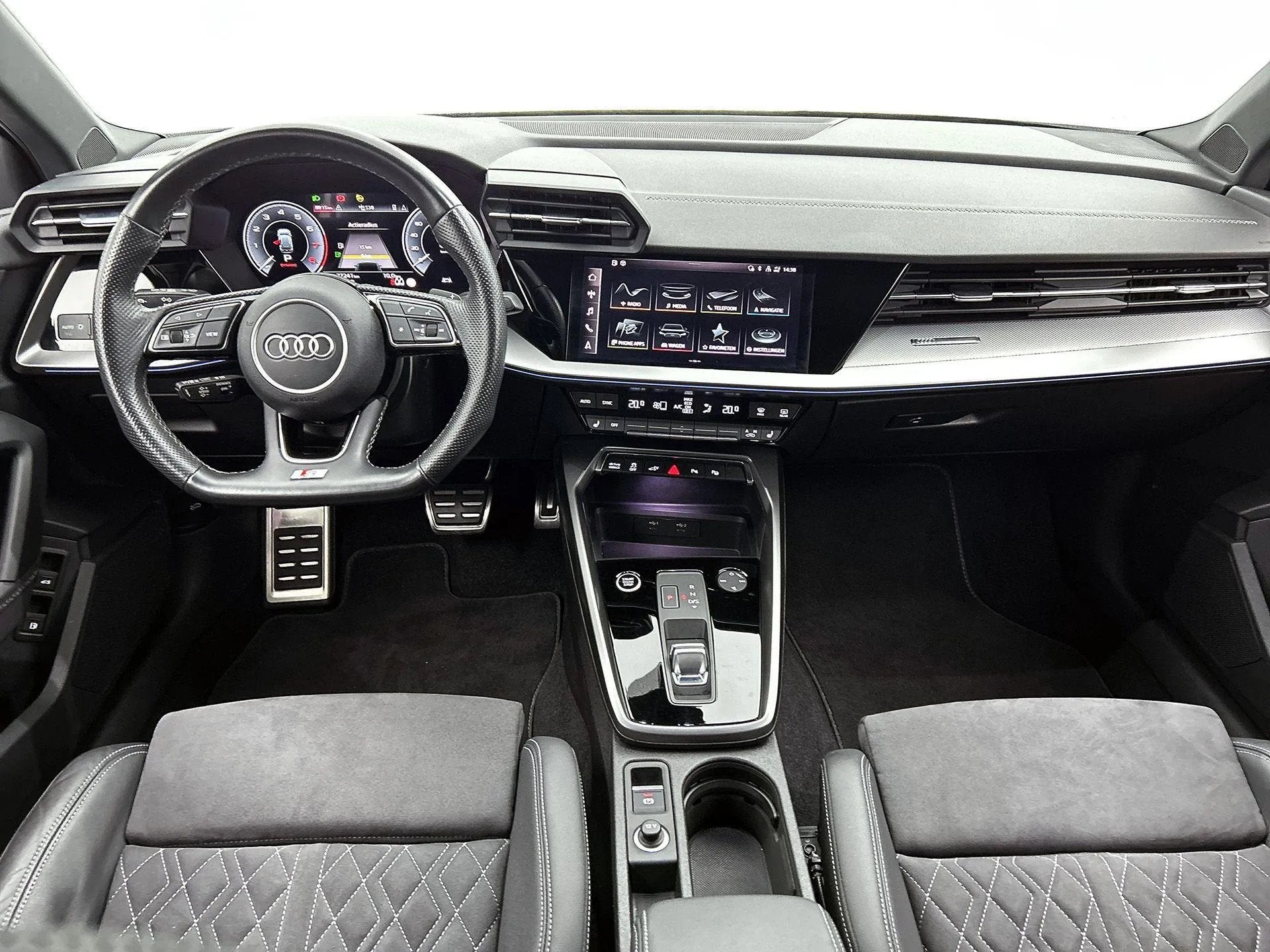 Audi A3 Sportback 45 TFSI e S edition Competition (bj 2023), Automaat, Gebruikt, Automatische klimaatregeling, Blauw