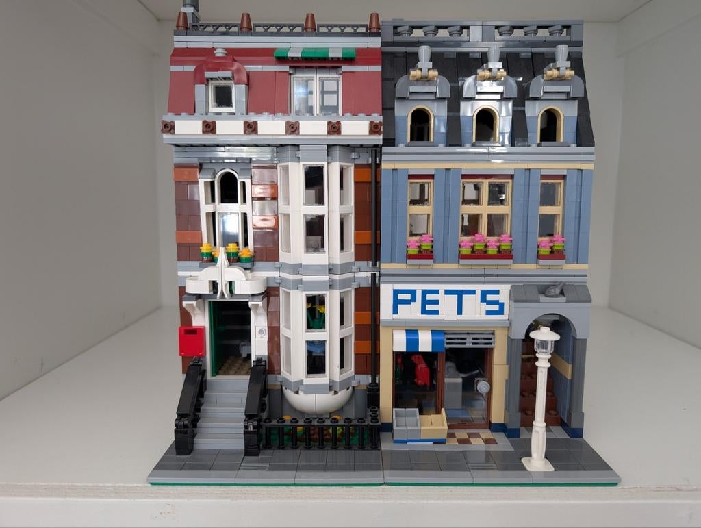 Lego 10218 Pet Shop Modular met doos en bouwinstructies, Ophalen, Zo goed als nieuw