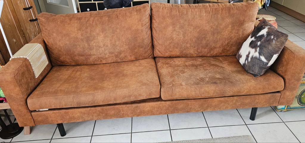 Leuk cognac kleurig 3 zits bankje,, Ophalen, Kunststof, Gebruikt, Minder dan 75 cm
