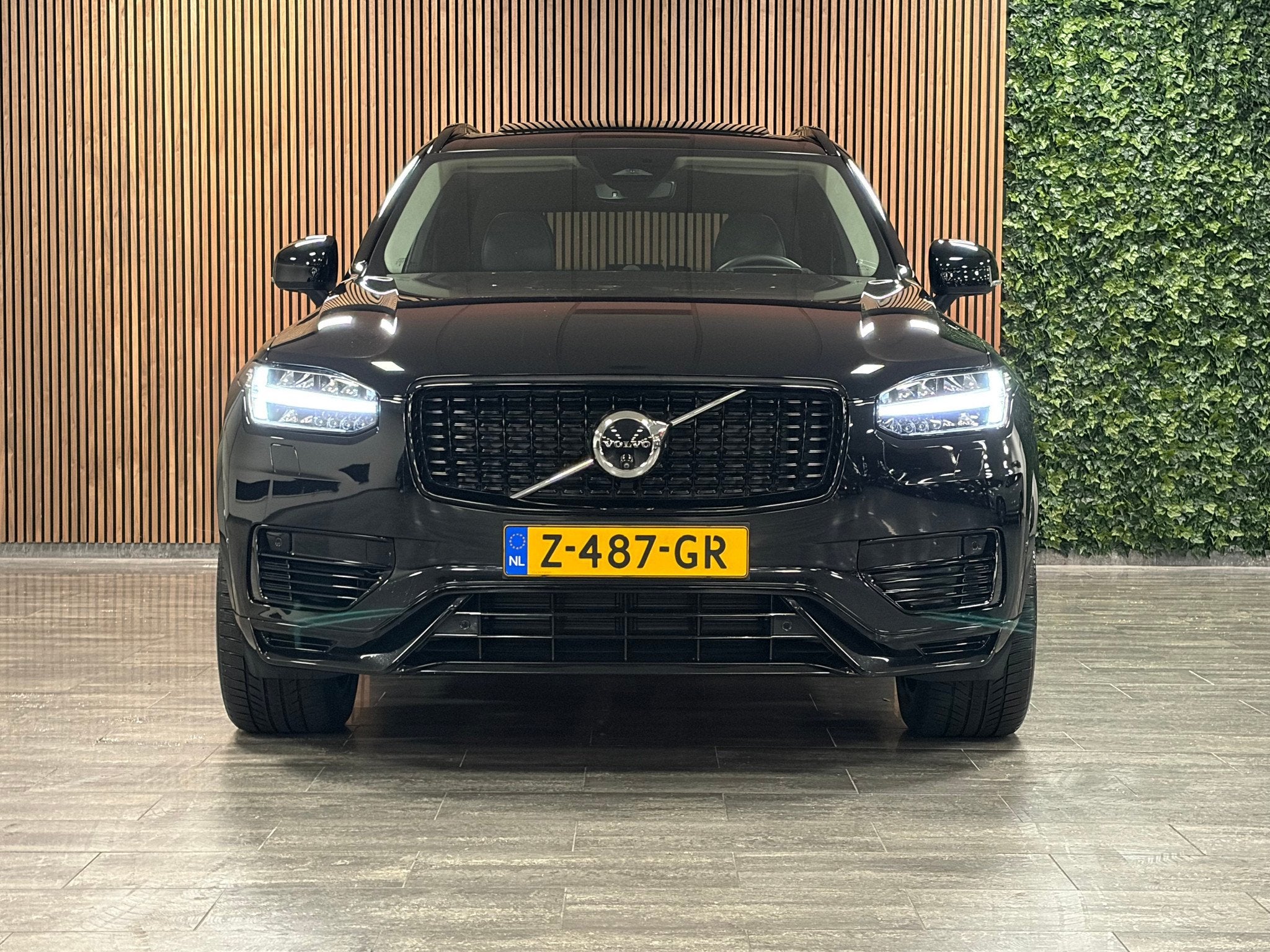 Volvo XC90 T8 AWD Recharge Ulta Dark, 12 maanden, Gebruikt, 4 cilinders, 7 stoelen