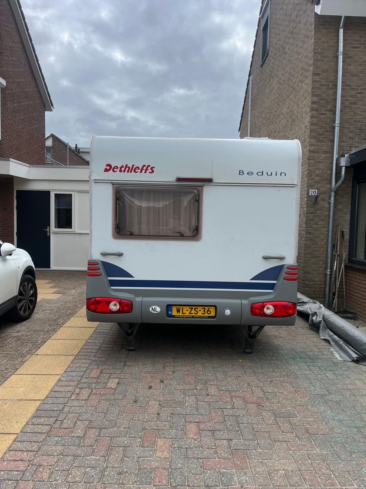 Dethleffs Beduin 510 -Ideale gezinscaravan met 2 ledikantjes, Omvormbare zithoek, Rondzit, Bedrijf, Uitbouw voortent