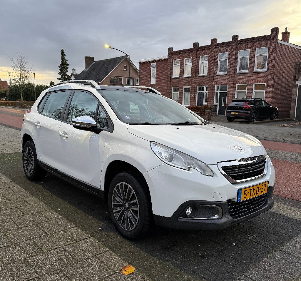 Peugeot 2008 1.2 VTi Active Pack Premium | Pano | Navi, Auto's, Voorwielaandrijving, Euro 5, Stof, Zwart
