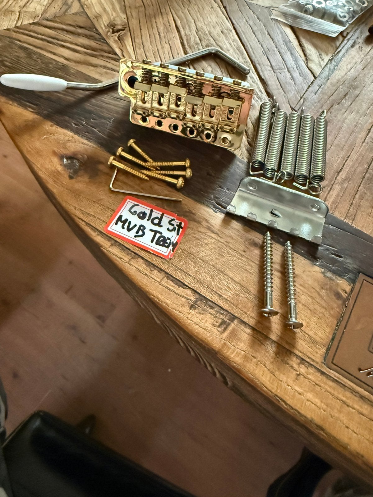 Stratocaster style tremelo”Gold Big block compleet” new, Muziek en Instrumenten, Verzenden, Geen, Nieuw, Elektrische gitaar