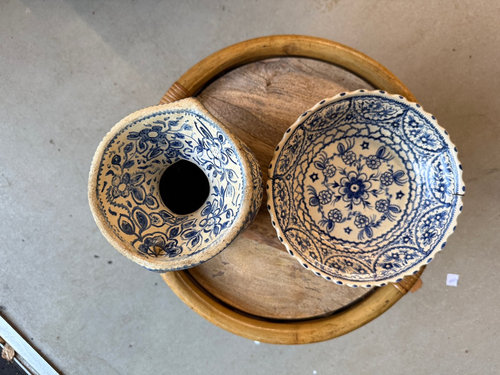 Oude handbeschilderde kan met schaal – blauw/wit aardewerk, Ophalen of Verzenden