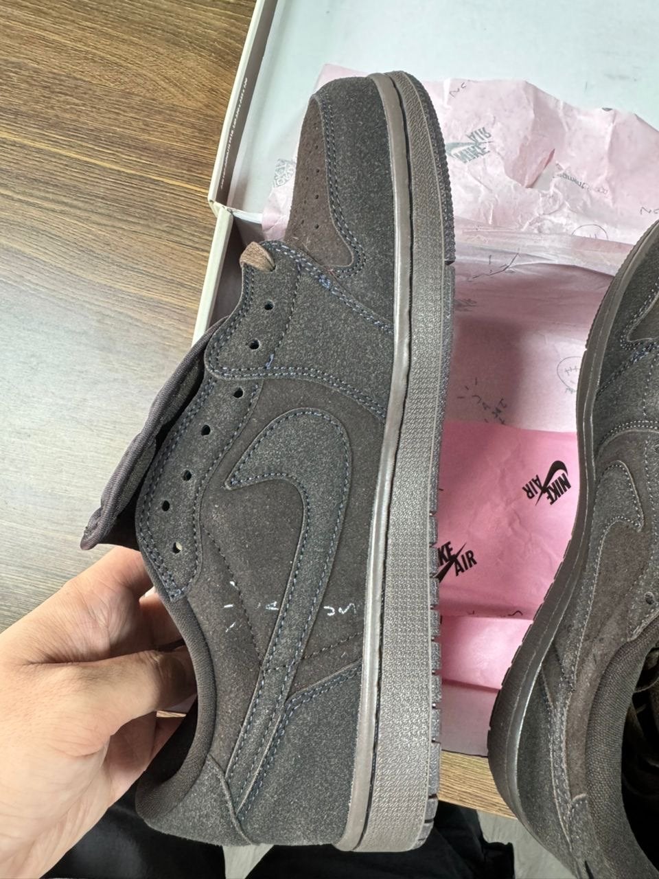 Nike Jordan 1 Low Travis Scott, Kleding | Dames, Schoenen, Ophalen of Verzenden, Zo goed als nieuw, Bruin, Sneakers of Gympen