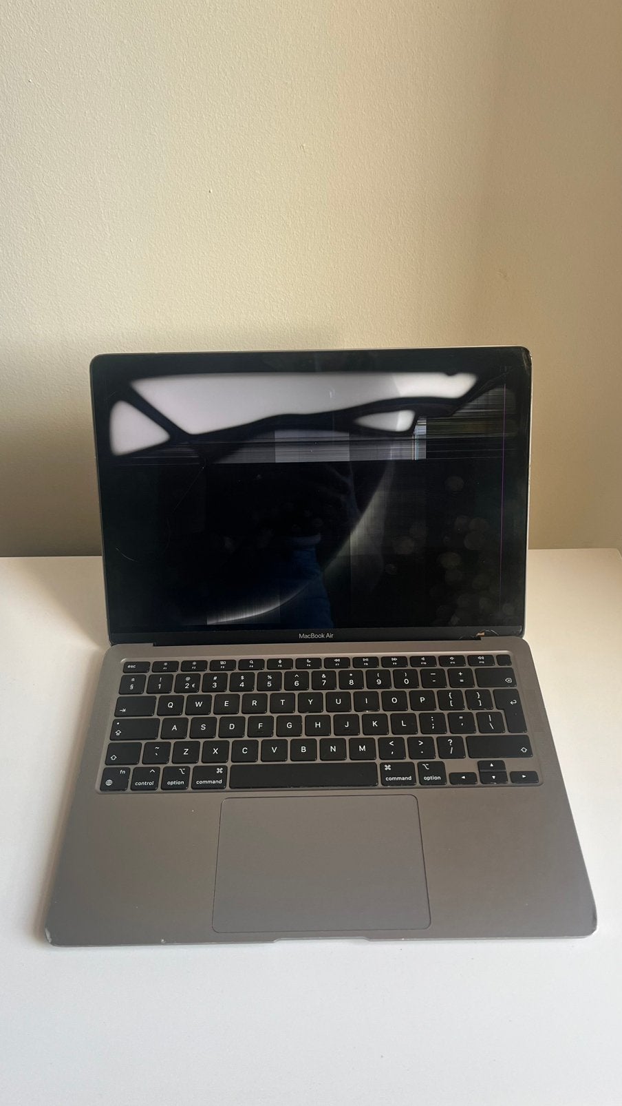 Macbook air 2020 M1 defect scherm en schade, Computers en Software, 13 inch, Ophalen of Verzenden, Zo goed als nieuw, MacBook Air