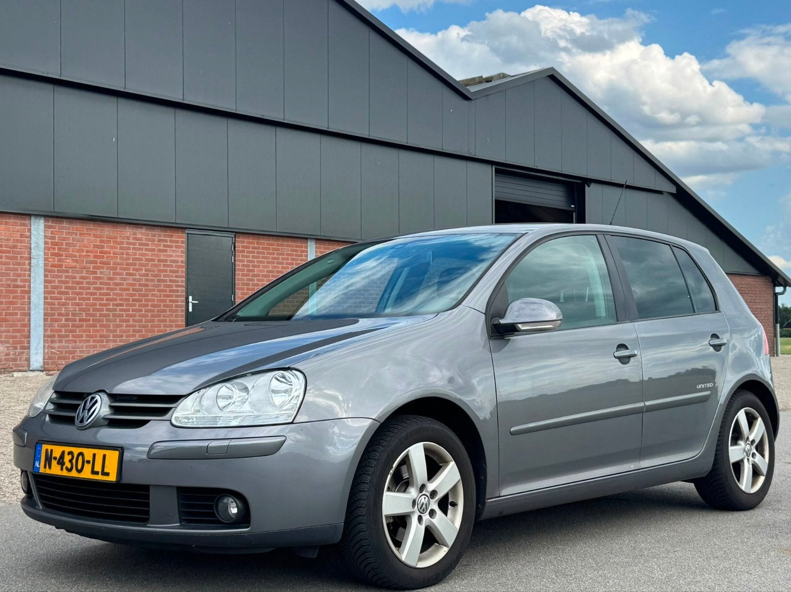 Volkswagen Golf 1.6 75KW 2008 Grijs, Auto's, Voorwielaandrijving, Stof, Parkeersensor, 4 cilinders