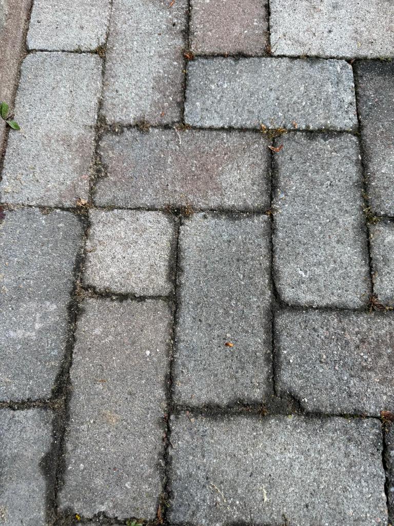 30m2 betonklinkers. Gratis ophalen en uithalen in Netterden, Ophalen, Zo goed als nieuw, Beton, Klinkers