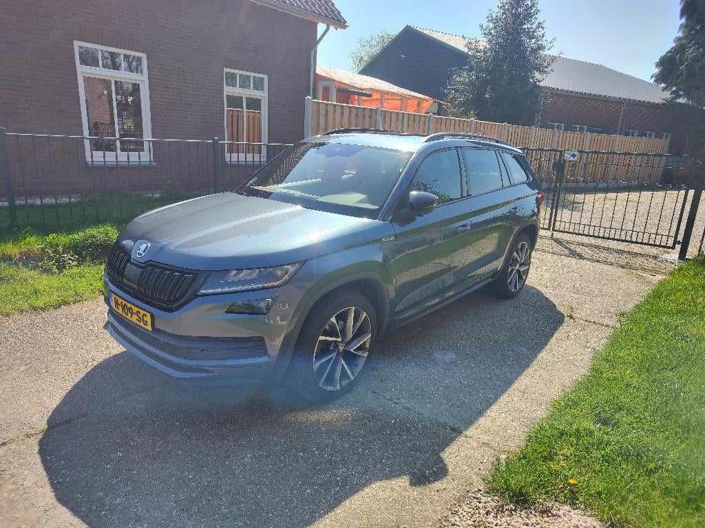 Skoda Kodiaq Dsg 2020 SPORTLINE PANO CANTON TREKHAAK, Auto's, 4 cilinders, 1481 kg, Origineel Nederlands, Grijs