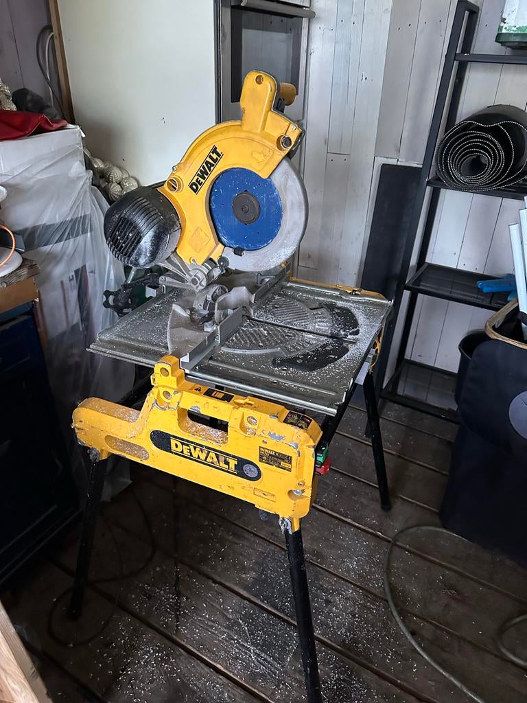 Dewalt Flipover Zaag - Krachtige Afkort- en Tafelzaag, Doe-het-zelf en Verbouw, Gereedschap | Zaagmachines, Ophalen, Gebruikt