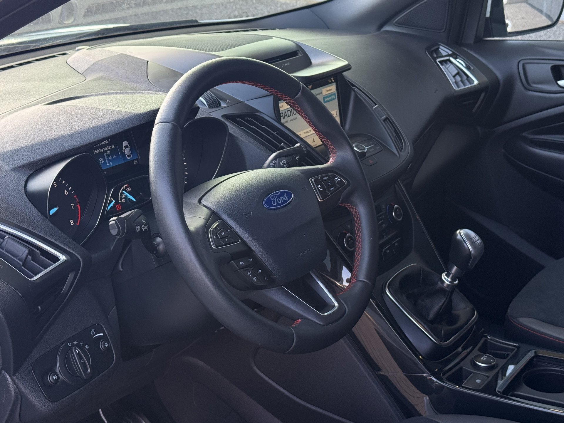 Ford Kuga 1.5 EcoBoost ST Line | Stoel/Stuur verwarming | Cr, Auto's, Voorwielaandrijving, Dealer onderhouden, Zwart, 4 cilinders