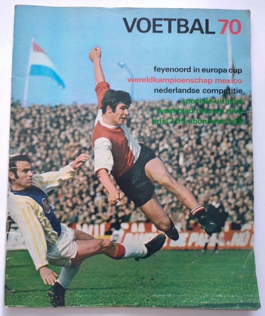 VOETBAL 70 1 (Speciale uitgave van Nieuwe Revu), Ophalen of Verzenden, Zo goed als nieuw, Overige binnenlandse clubs, Boek of Tijdschrift