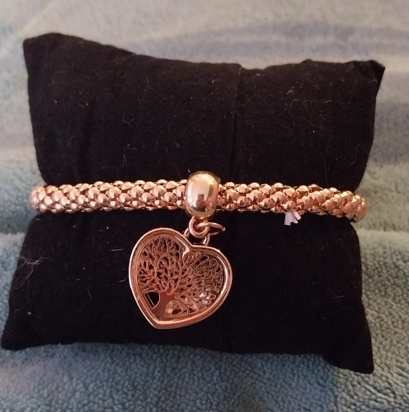 Goudkleurige armband met levensboom hart bedel, Ophalen of Verzenden, Zo goed als nieuw, Goud, Met bedels of kralen