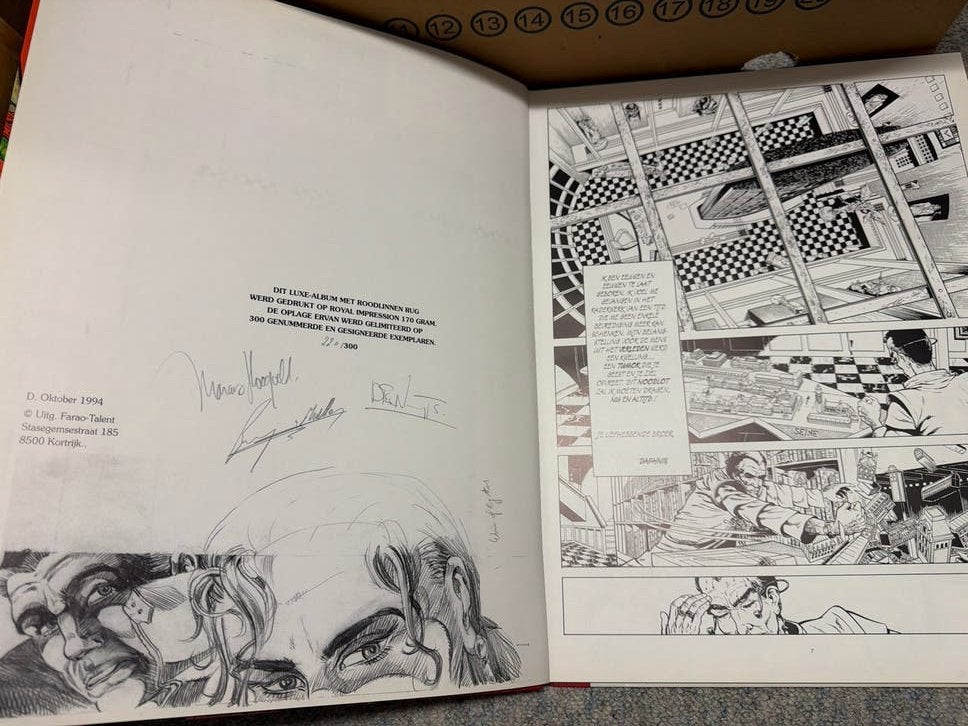 Paris-Pula 1: Vroeger is dood - Luxe album gesigneerd, Eén stripboek, Ophalen of Verzenden, Zo goed als nieuw