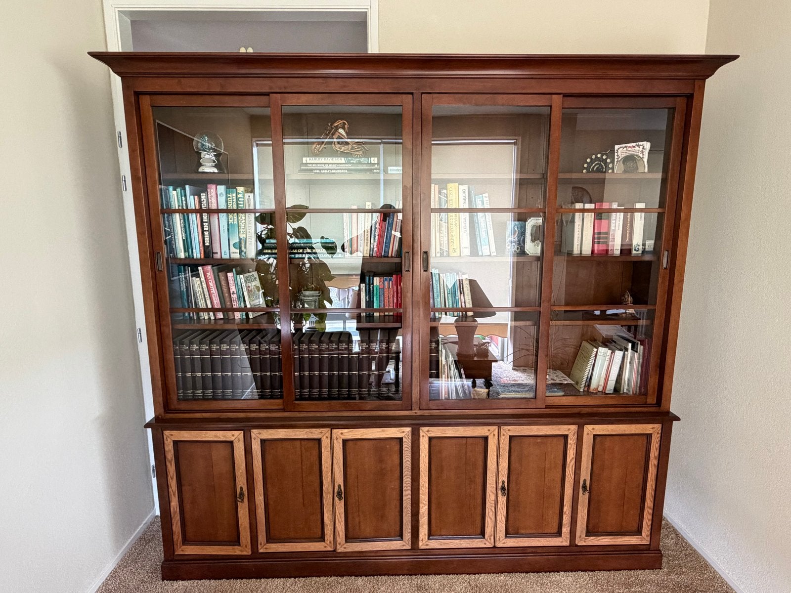 Grote antieke houten boekenkast met glazen schuifdeuren, Ophalen, 200 cm of meer, Klassiek, 200 cm of meer