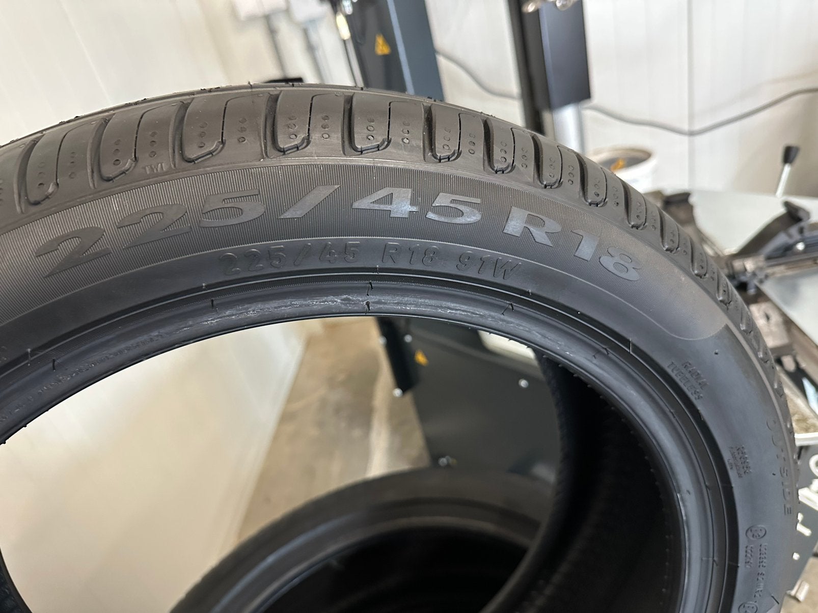 4 Stuks Pirelli 225 45 18 Zomerbanden Inclusief Montage, 18 inch, Nieuw, Ophalen of Verzenden, Band(en)