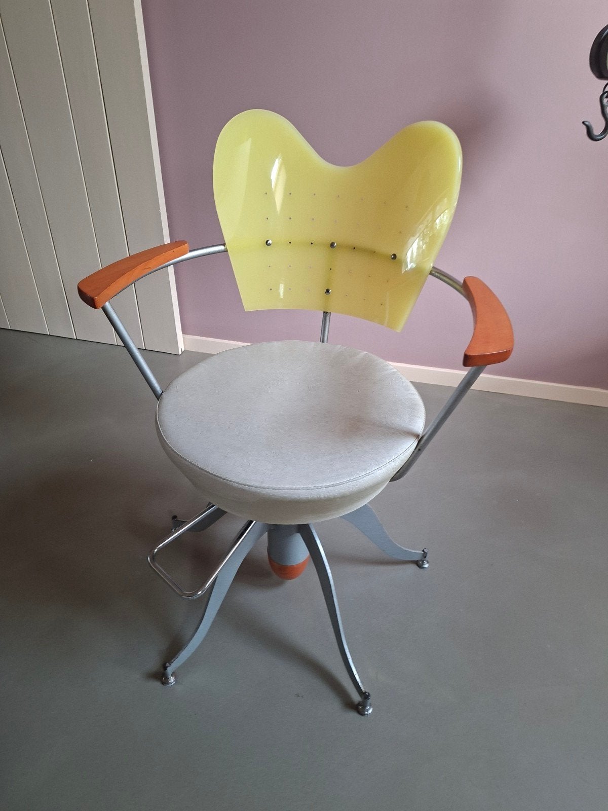 Unieke Kappersstoel - Retro Design, Huis en Inrichting, Overige kleuren, Ophalen of Verzenden, Eén, Retro, Vintage