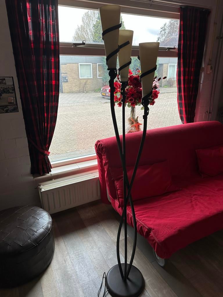 Elegante Bronzen Staande Lamp met Gemarmerde Glazen Kappen, Ophalen of Verzenden, Gebruikt, Glas, 150 tot 200 cm