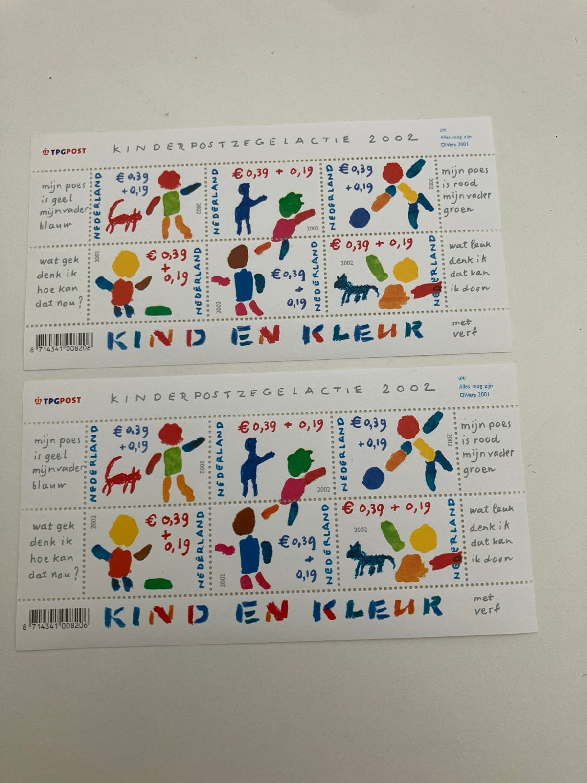 Kinderpostzegels 2002 - Kind en Kleur (2 velletjes), Postzegels en Munten, Ophalen of Verzenden, Na 1940, Postfris