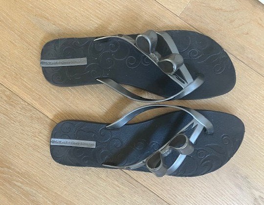 Mooie slippers Ipanema 39-40, Slippers, Zwart, Ophalen of Verzenden, Zo goed als nieuw