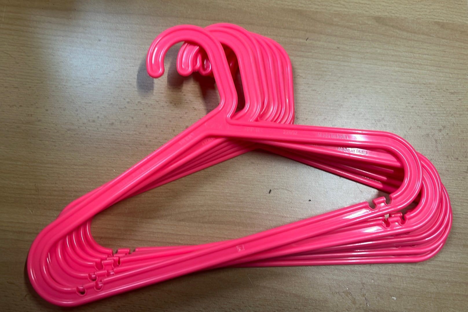 Roze en gele kledinghanders 14 stuks, Ophalen of Verzenden, Zo goed als nieuw, Kunststof, Kinderen