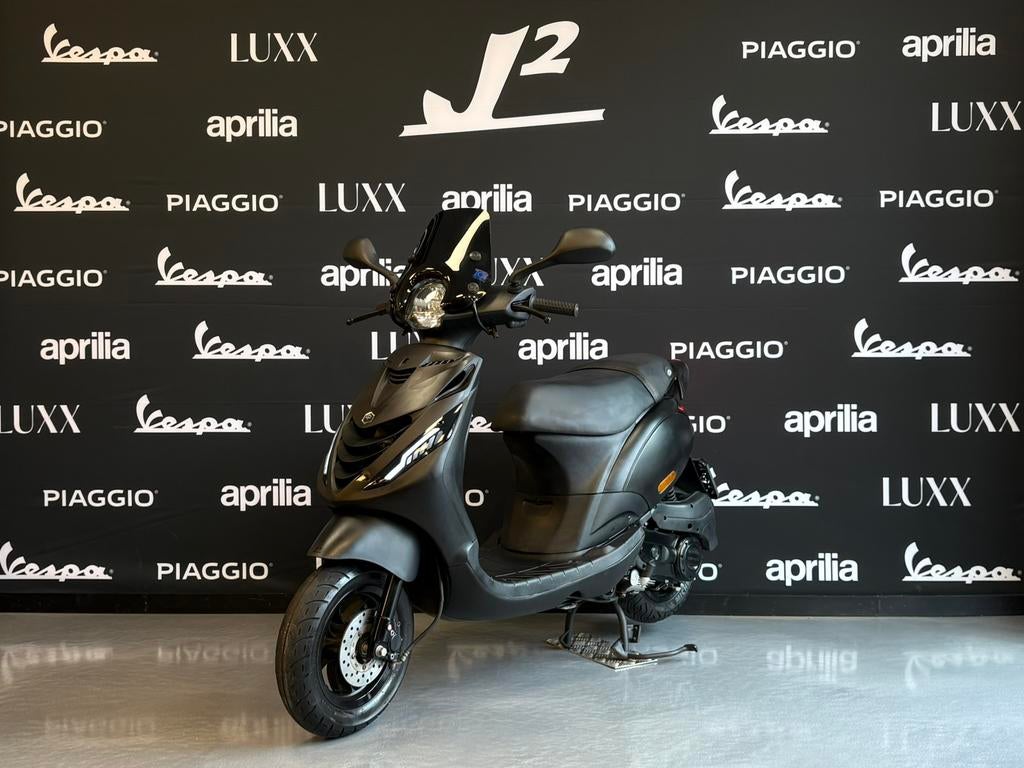 Piaggio Zip | Mat Zwart | Brom | 2021 | 7843 km, Fietsen en Brommers, Scooters | Piaggio, ., Maximaal 45 km/u, Zip, Ophalen of Verzenden