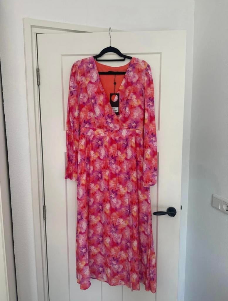 NIEUW! Ydence midi bloemen jurk, Kleding | Dames, Jurken, Nieuw, Ophalen of Verzenden, Roze, Maat 36 (S)