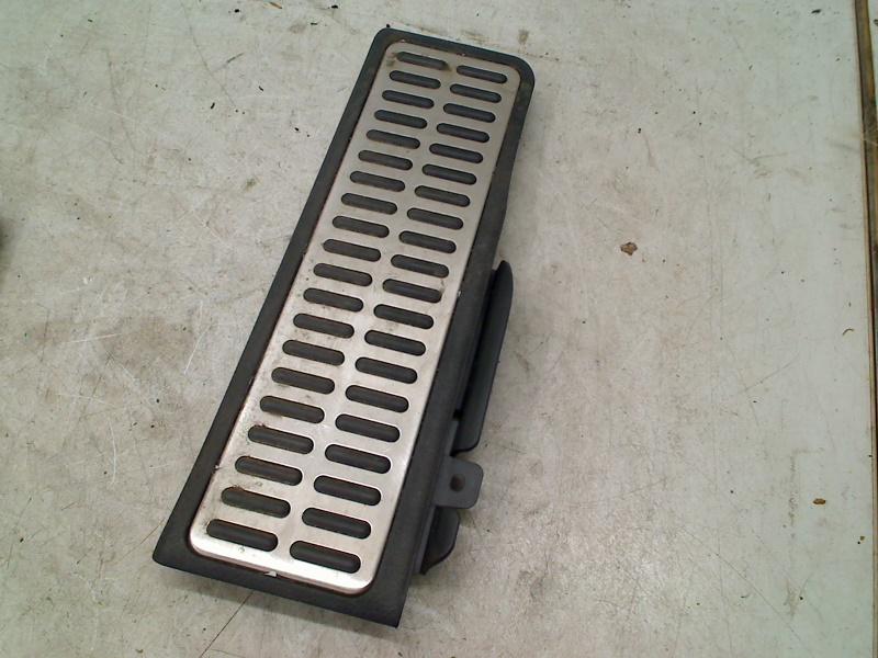 Voetsteun Links Voor GTI Volkswagen Golf VI (5K1) 1K0723131, Gebruikt, Volkswagen, Volkswagen AG, Kundenbetreuung@volkswagen.de