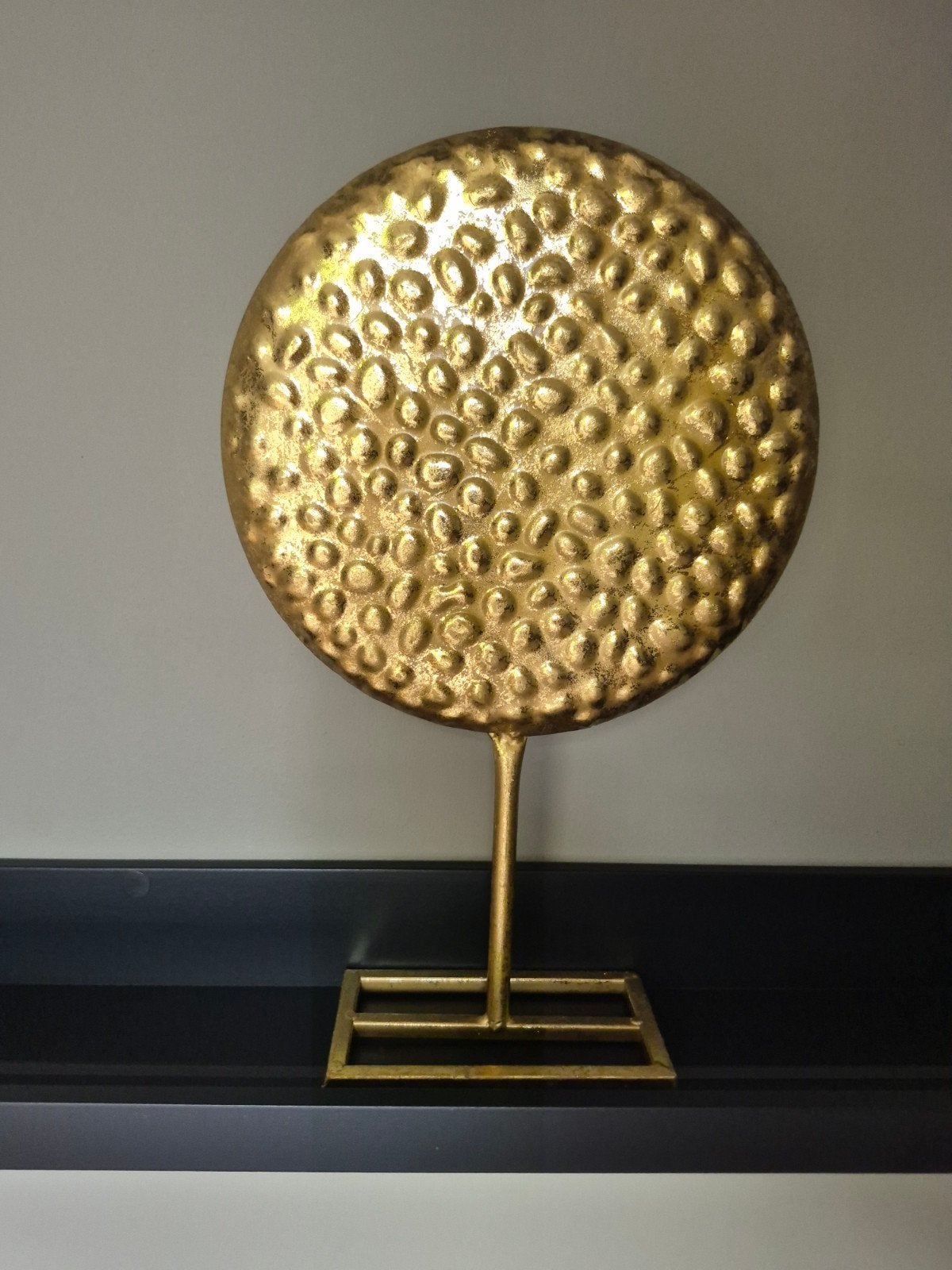 Goudkleurig ornament op standaard - 24x37,5cm, Huis en Inrichting, Ophalen of Verzenden, Zo goed als nieuw, Goud, Metaal