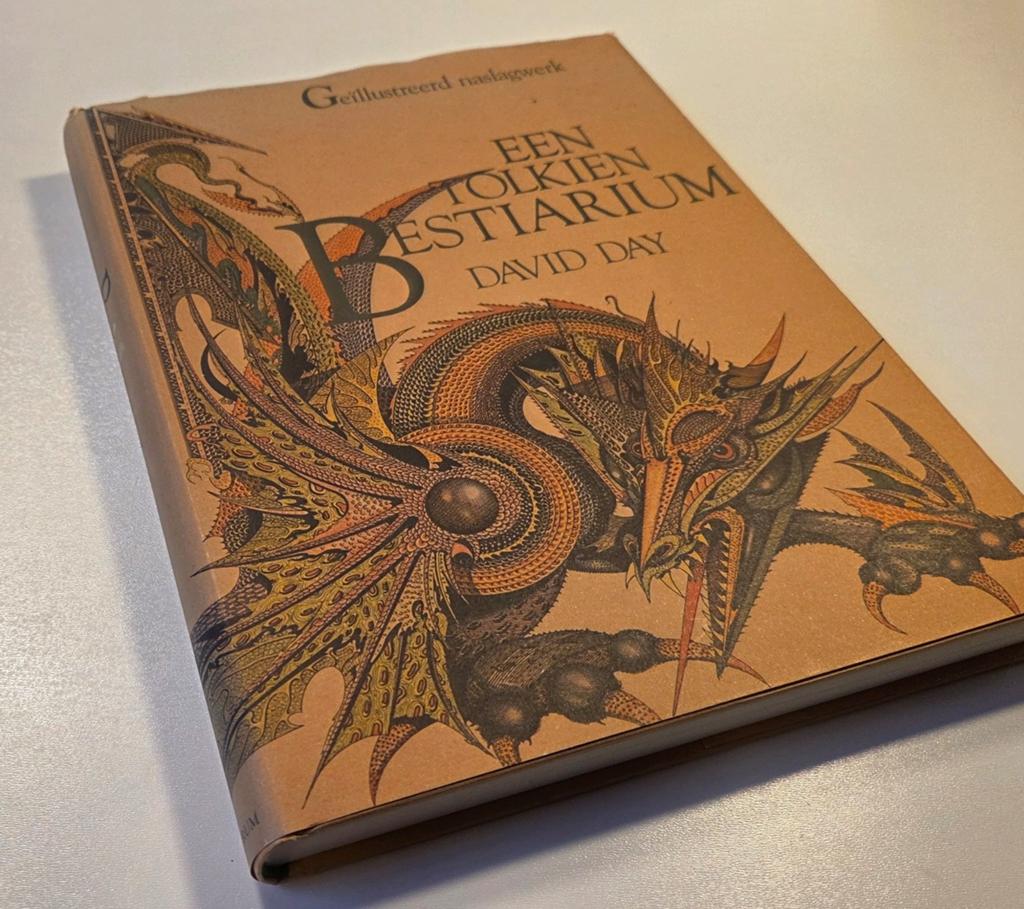 Een Tolkien bestiarium, Boeken, Fantasy, Zo goed als nieuw, Ophalen of Verzenden