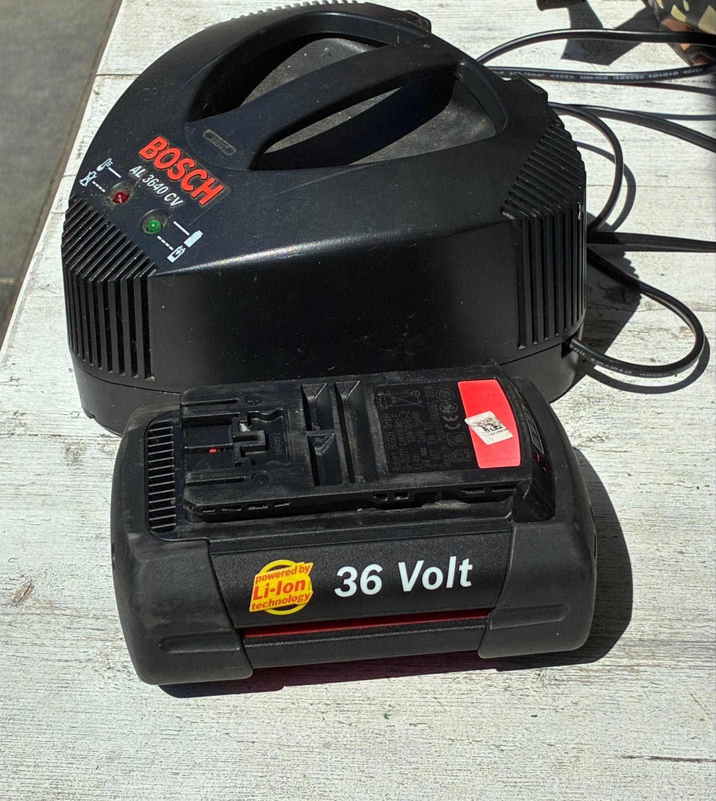 Bosch 36V Accu en Lader voor Rotak Grasmaaier, Ophalen, Gebruikt