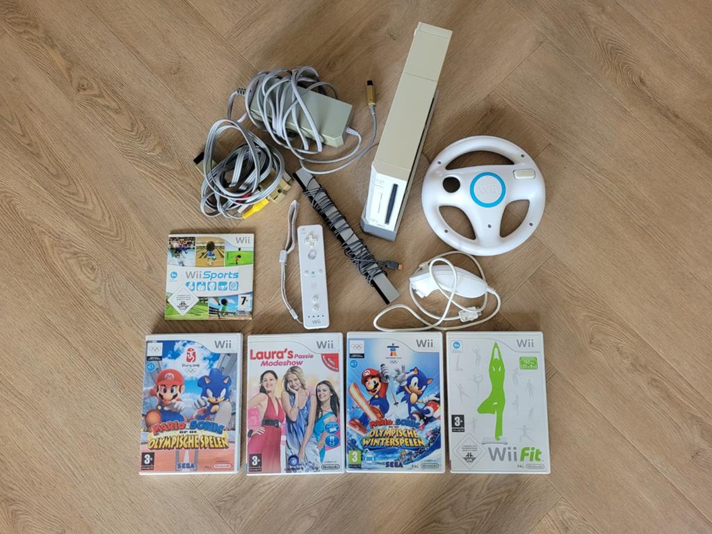 Nintendo Wii Set met controller, stuurtje en games, Gebruikt, Eén computer, Ophalen of Verzenden, Sport