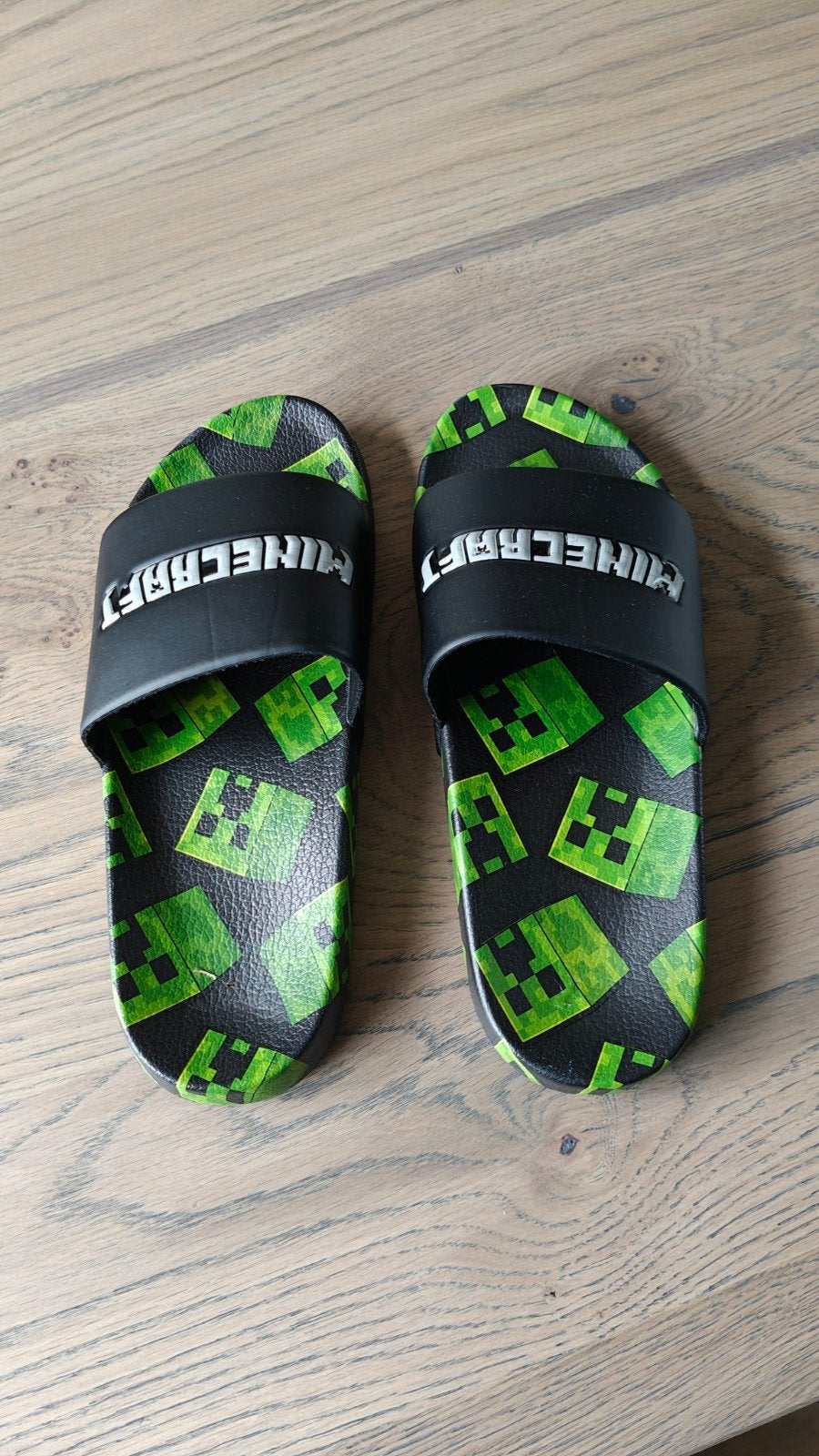 Minecraft badslippers, Ophalen of Verzenden, Zo goed als nieuw, Minecraft, Overige typen