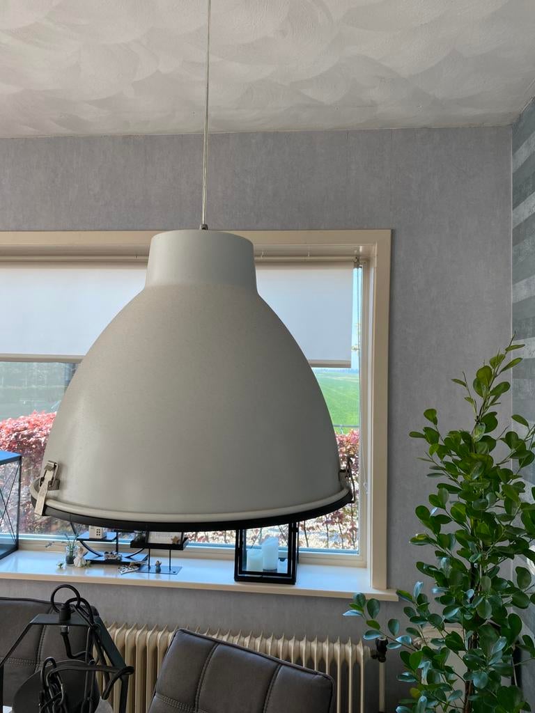2 leuke hanglampen wit voor boven eettafel, Huis en Inrichting, Lampen | Hanglampen, Ophalen, Modern landelijk, Zo goed als nieuw