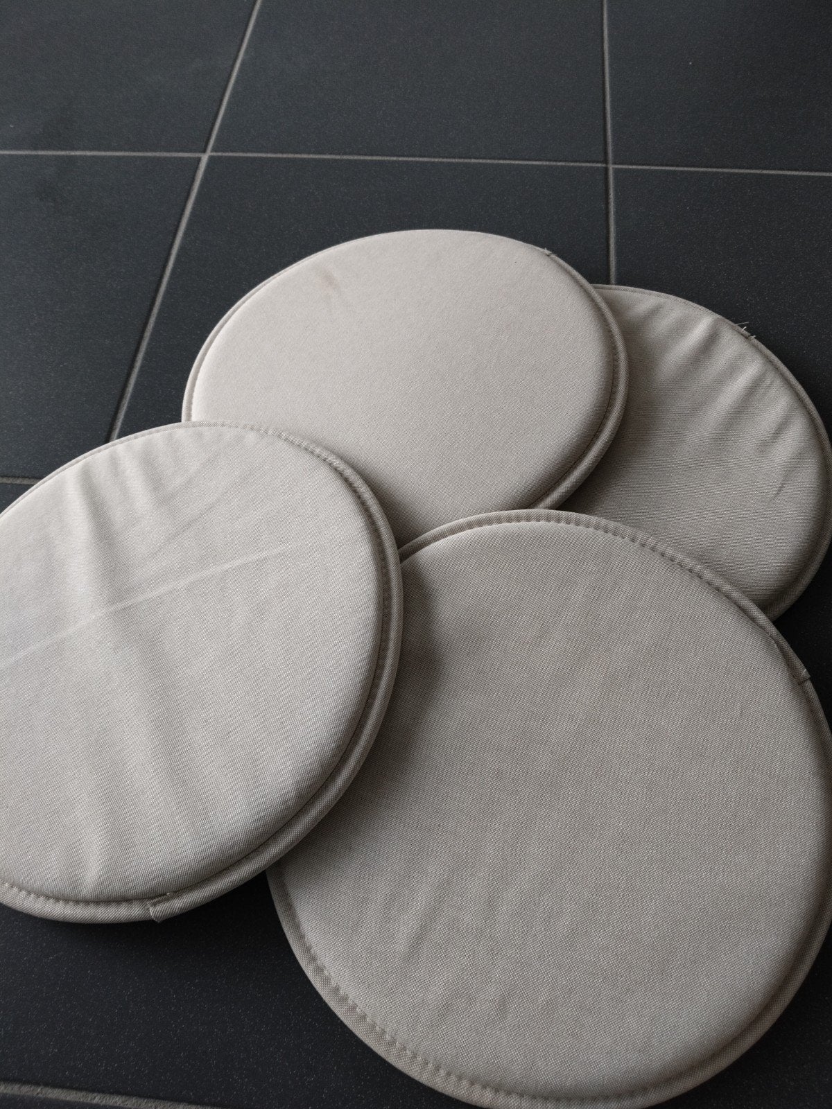 Vier IKEA kussens (Sunnea), Huis en Inrichting, Woonaccessoires | Kussens, Ophalen, Zo goed als nieuw, Beige, Rond