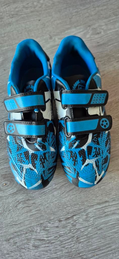 Voetbalschoenen maat 36 - Blauw/Zwart met klittenband, Sport en Fitness, Voetbal, Ophalen, Gebruikt, Schoenen