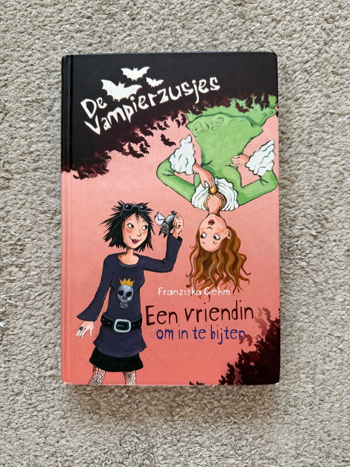 De Vampierzusjes: Een vriendin om in te bijten, Boeken, Ophalen of Verzenden, Gelezen, Fictie